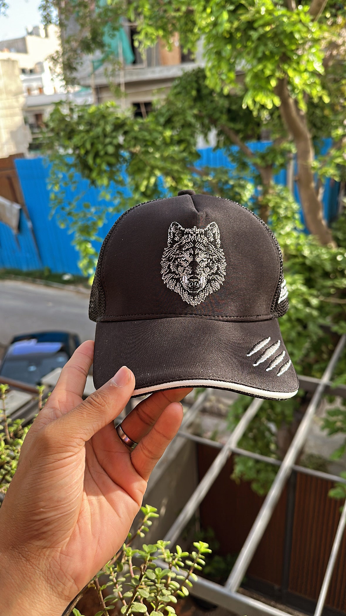 Aranya - black unisex Trucker cap